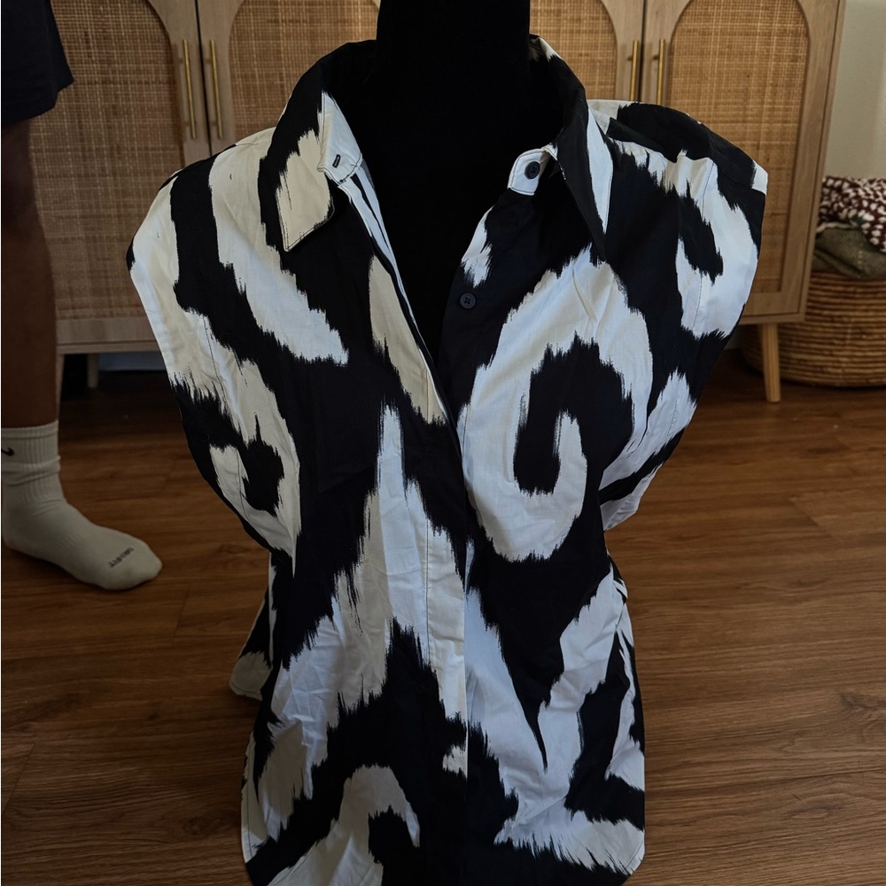 Express Black and White Abstract Button Down Shirt